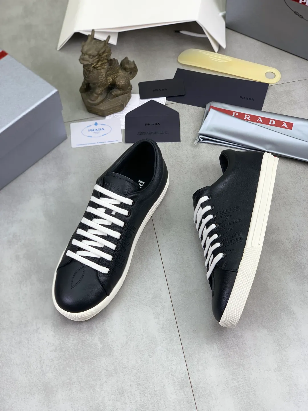 Men's men's shoes P560💰[New model] The latest hot model is on the official website, 🆘 The trendy brand (Prada) mainly promotes the hot model, avant-garde and versatile fashion men's shoes private version mold opening, cowhide surface splicing 1:1.. Fashionable and simple, original imported cowhide lining cowhide feet; the atmosphere and personality are more fashionable, eye-catching and pursuing class. It will subvert the old ideas and be a must-have for fashion trendsetters with you! Must keep it for yourself! Tall and comfortable, large and low, high-end quality workmanship. Code number: 38-44 3️⃣optional.